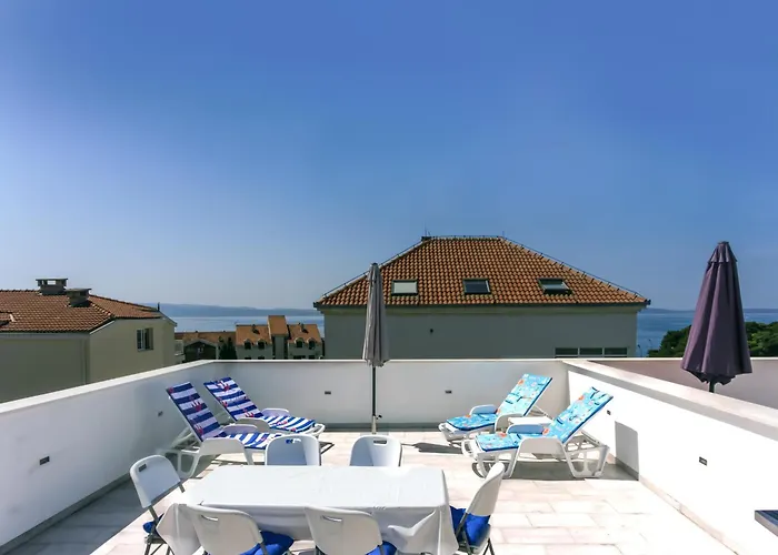 Apartment With Terrace And Free Parking - Beach Nearby