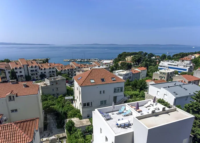 Apartment With Terrace And Free Parking - Beach Nearby