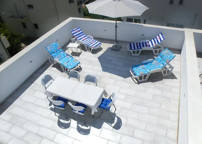 Apartment With Terrace And Free Parking - Beach Nearby