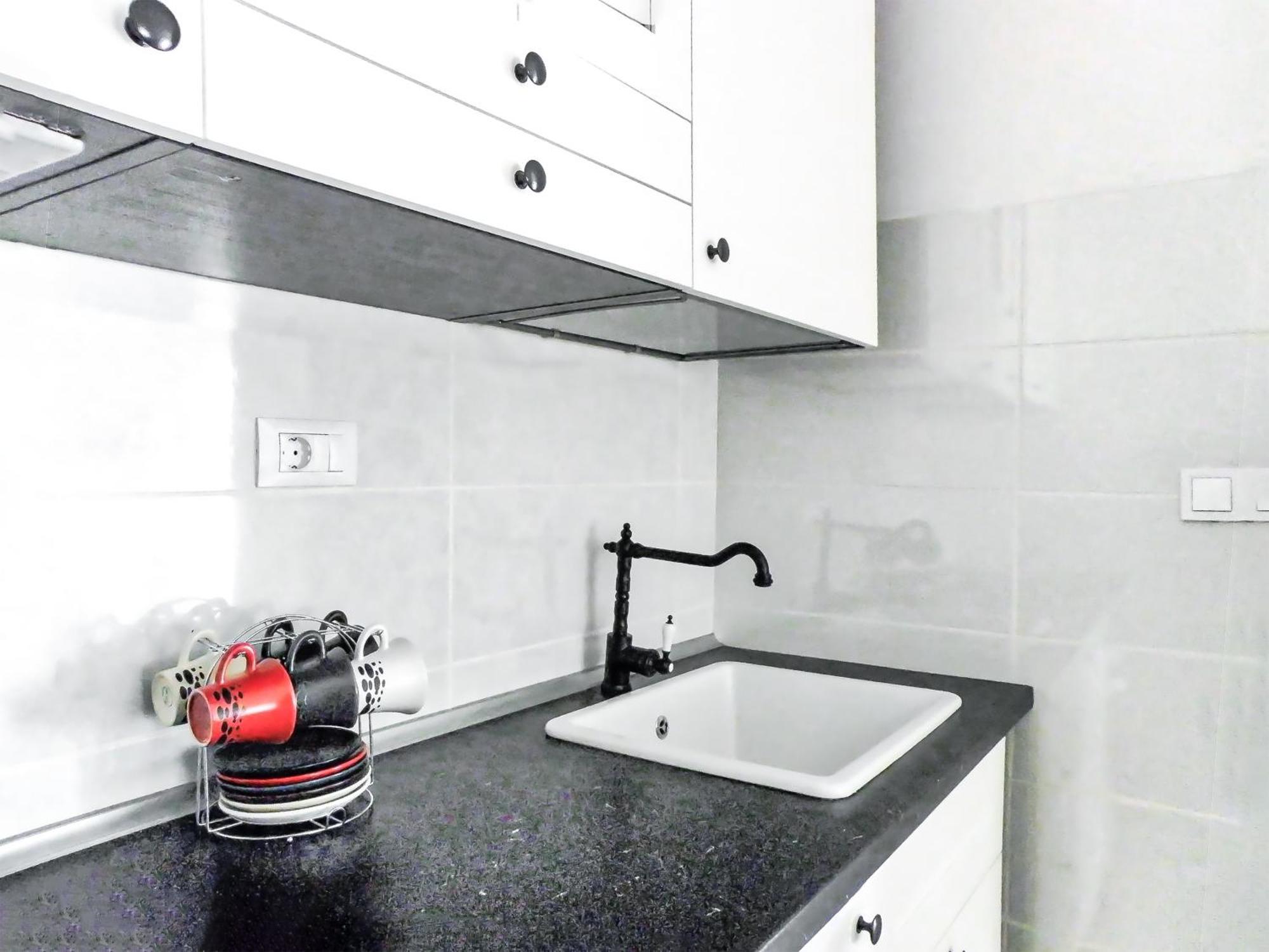 Apartma With Terrace And Free Parking - Nearby *