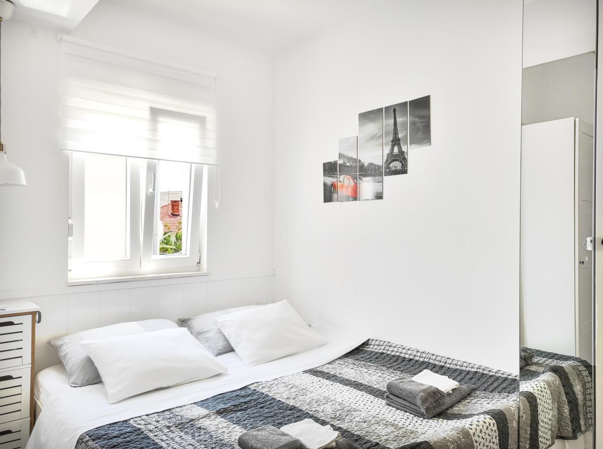 With Terrace And Free Parking - Nearby Apartma