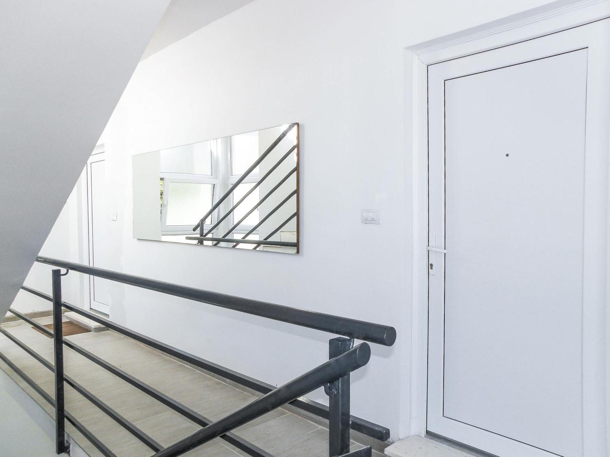 Apartma With Terrace And Free Parking - Nearby *