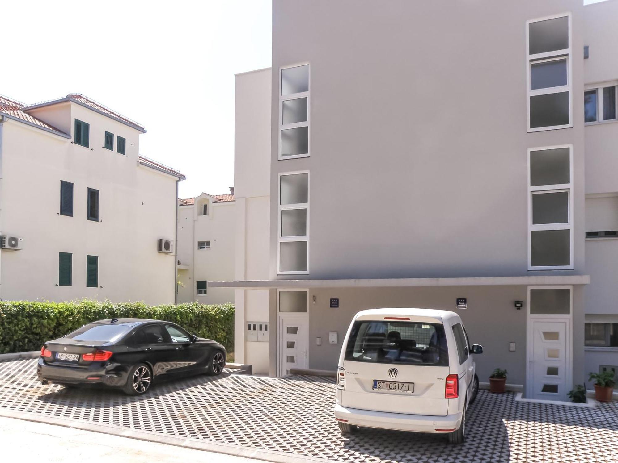 With Terrace And Free Parking - Nearby Apartma *